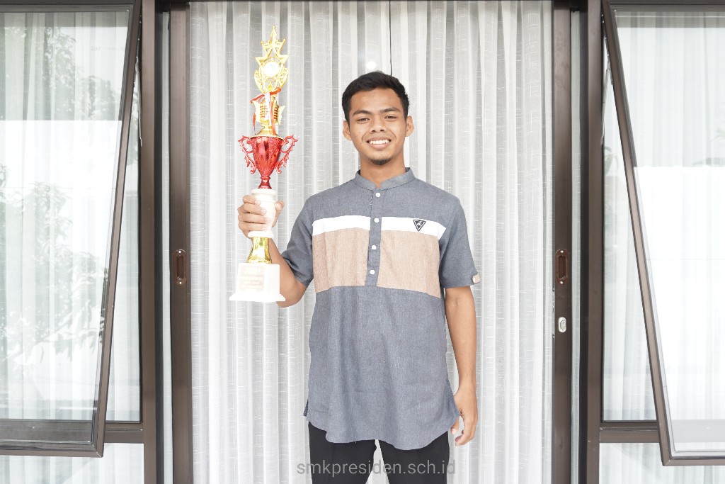 JUARA 1 LOMBA KOMPETENSI SISWA (LKS) DESAIN GRAFIS