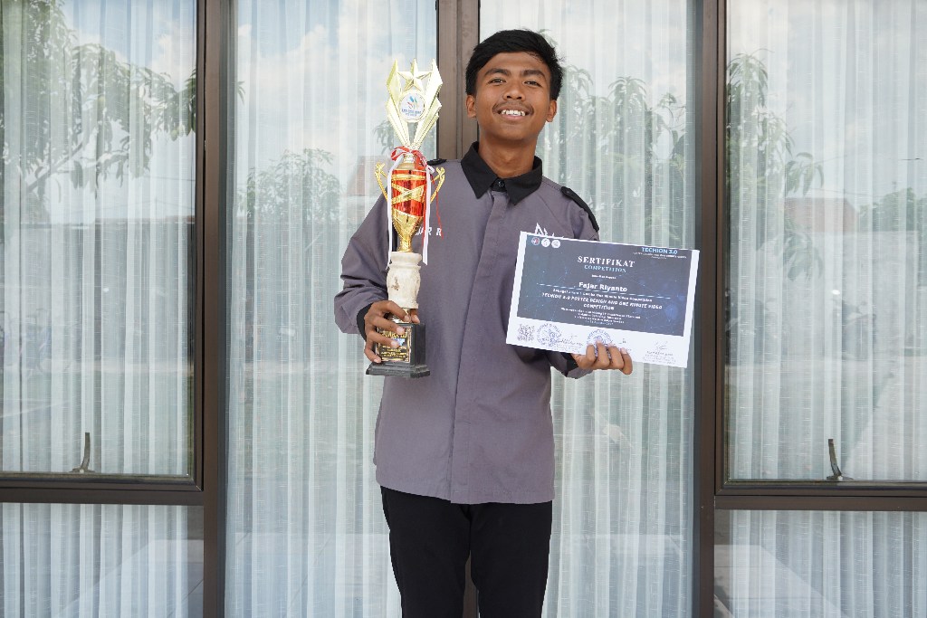 JUARA 1 LOMBA VIDEOGRAFI DENGAN TEMA SENI BUDAYA TH 2022