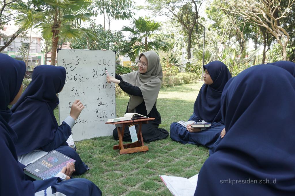 SEKOLAH DENGAN BASIS BOARDING SCHOOL