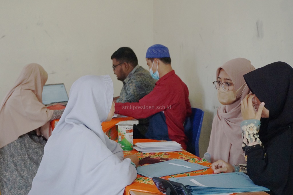 PENERIMAAN LHBS(LAPORAN HASIL BELAJAR SISWA) SMK PRESIDE-PPTQ TARBIYATUNA