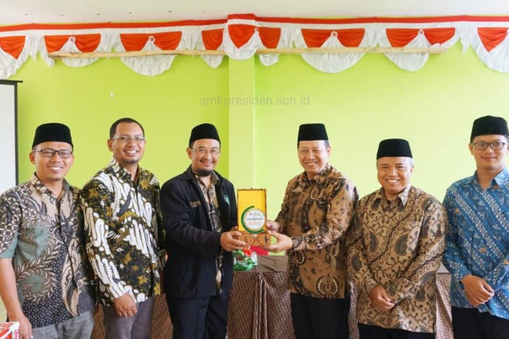 STUDY BANDING SMK PRESIDEN-PPTQ TARBIYATUNA KE PPTQ SMK IT DAARUL ABROR
