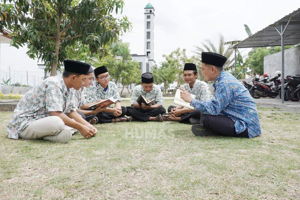 KASMARAN MENJADI GURU