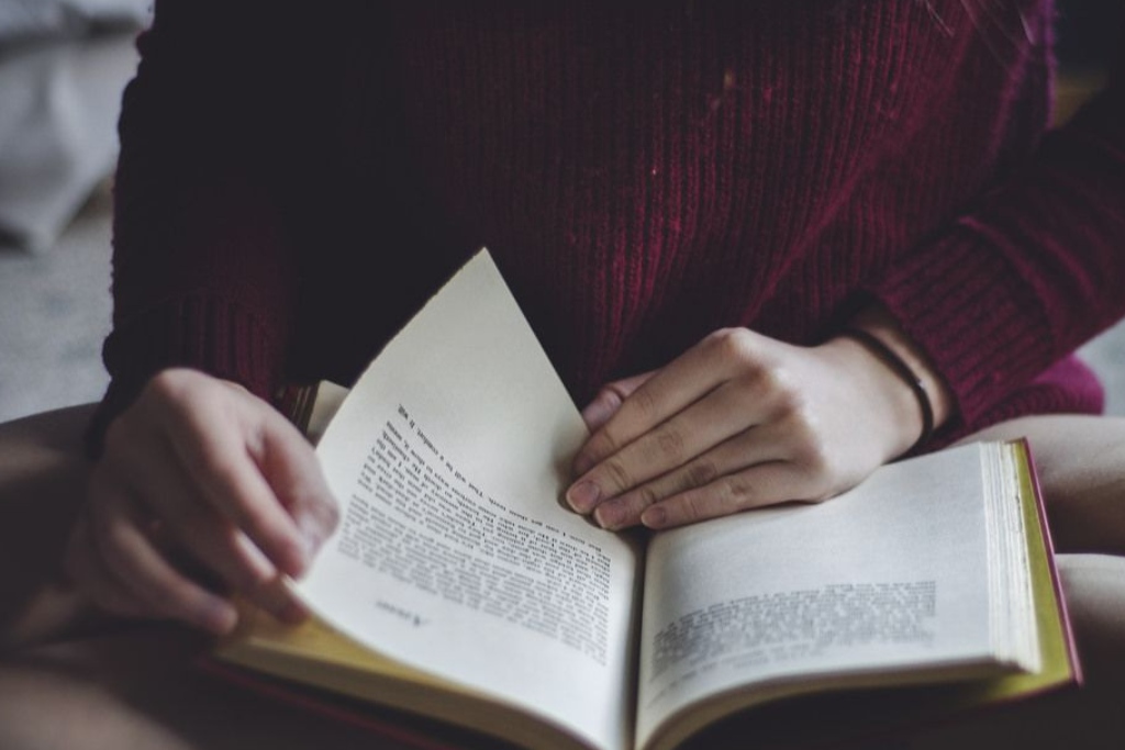 MANFAAT SERING MEMBACA BUKU