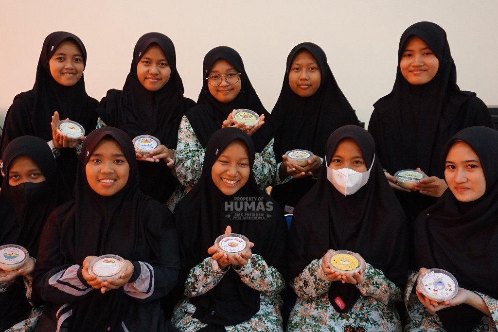 SERU-SERUAN BARENG EKSTRAKUIKULER DESAIN GRAFIS