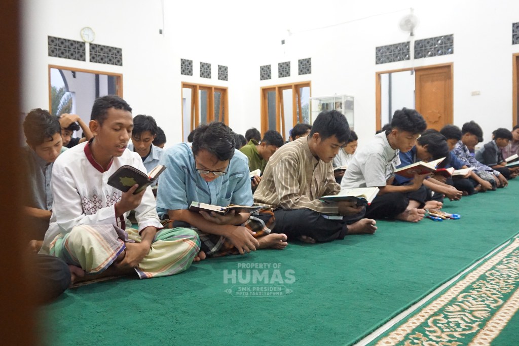 TASYAKURAN DAN BUKA BERSAMA SANTRI PRESIDEN