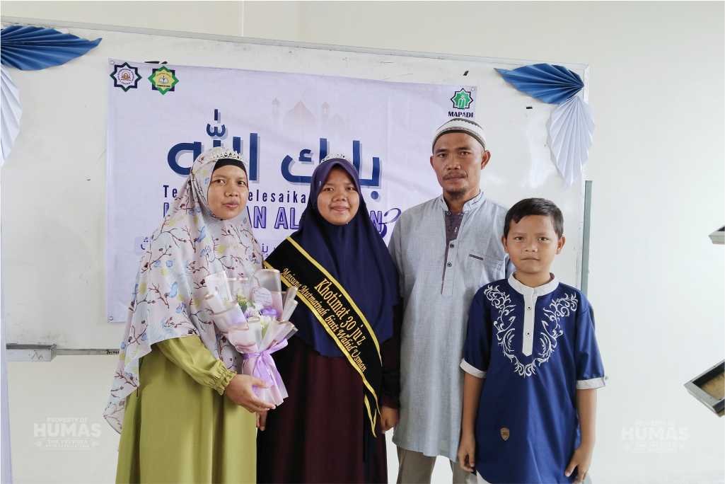 SANTRI SMK PRESIDEN SUKSES SELESAIKAN 30 JUZ!!