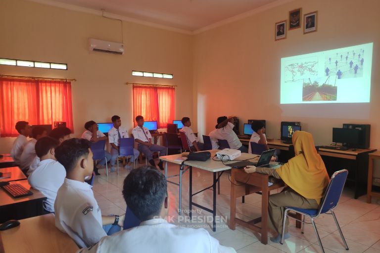 Aktivitas Seru Siswa Mengenal Macam-Macam Jaringan Komputer di SMK Entrepreneur Indonesia Sragen