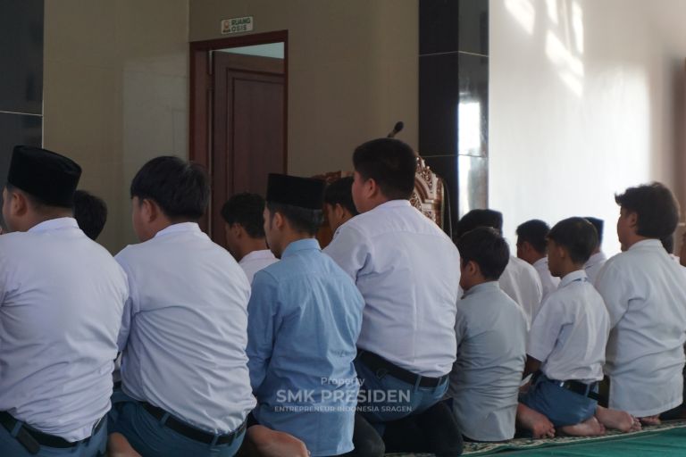 Pesantren Menjadi Pilar Pendidikan Karakter: Membentuk Karakter Qur'ani