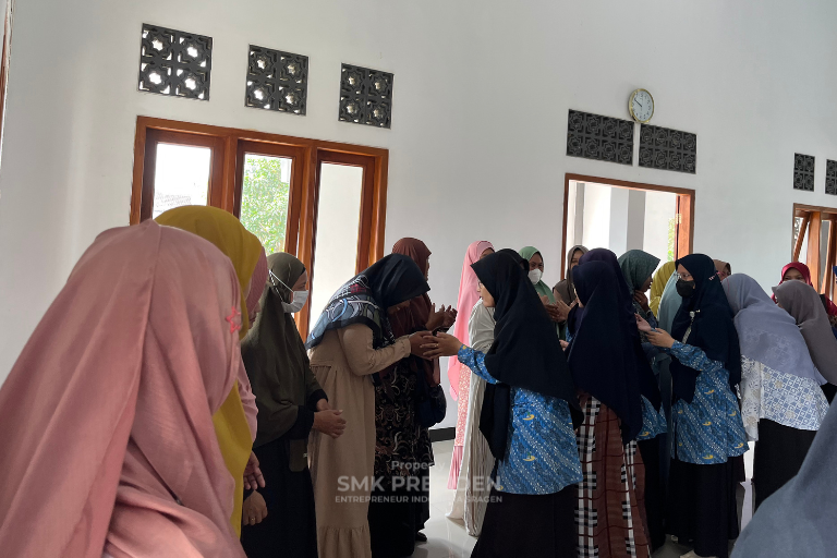 Halal Bi Halal Keluarga Besar SMK Entrepreneur Indonesia Sragen 1446 H